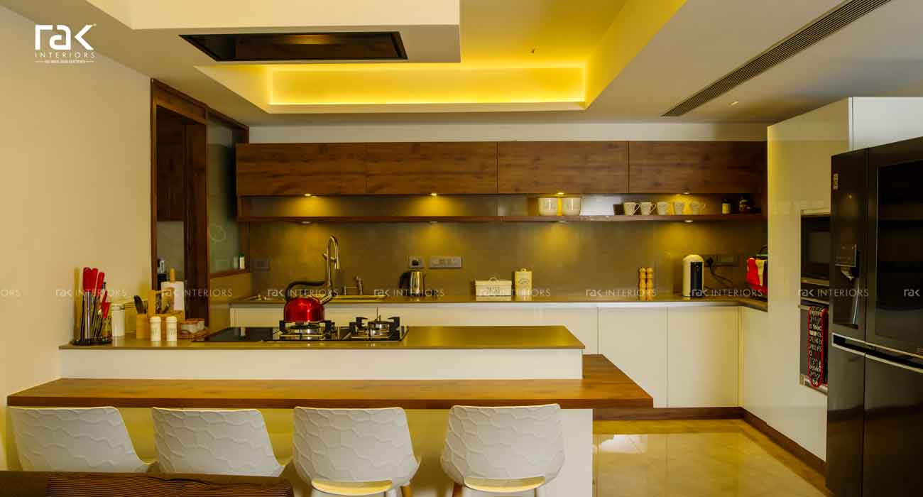 Kitchen with breakfast counter